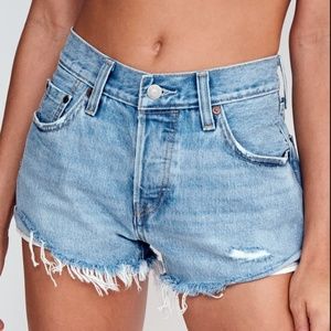 Levi 501 Short Aritzia